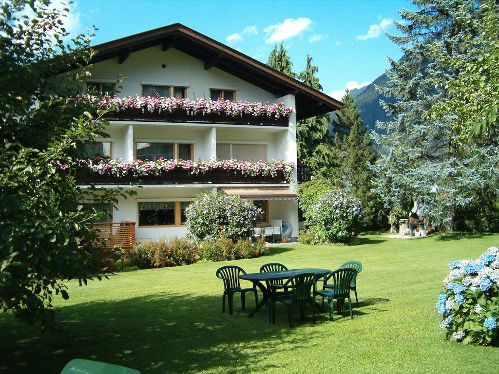 Gaestehaus Ahornblick Mayrhofen Exteriör bild