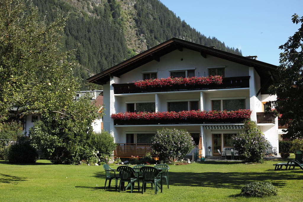 Gaestehaus Ahornblick Mayrhofen Exteriör bild