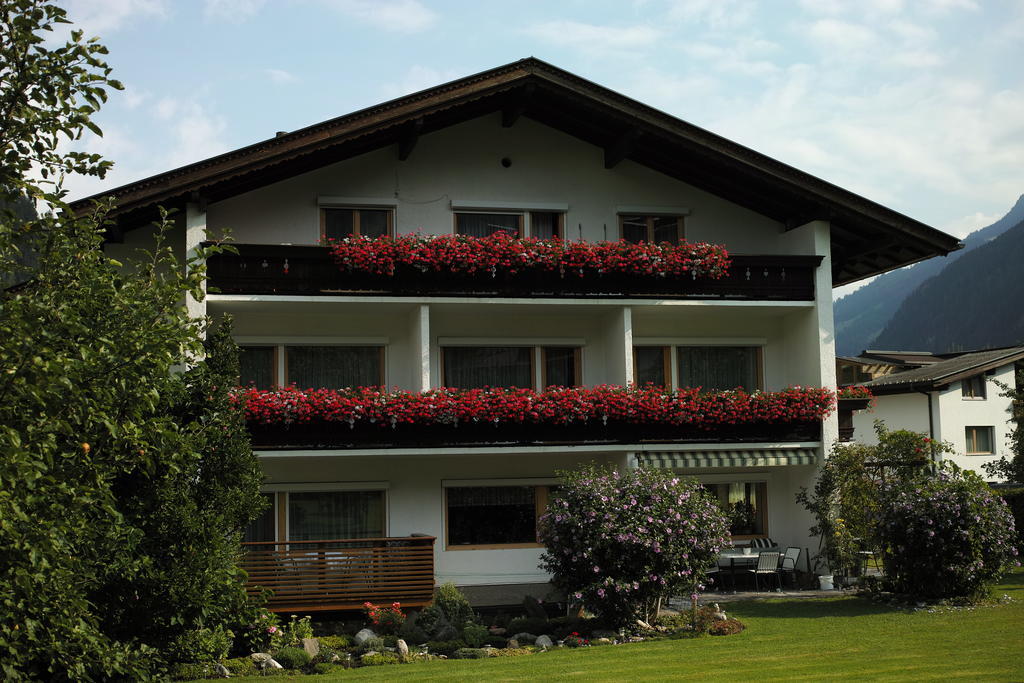 Gaestehaus Ahornblick Mayrhofen Exteriör bild