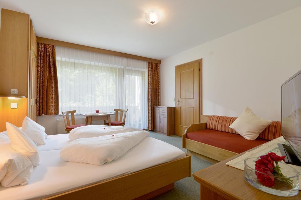 Gaestehaus Ahornblick Mayrhofen Exteriör bild